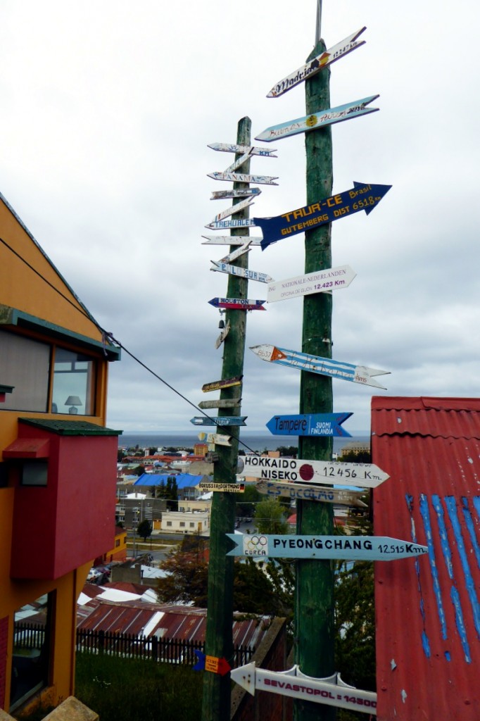 Desde el Cerro de la Cruz los turistas tienen vistas sobre la ciudad y el Estrecho y siempre pueden intentar ubicar de dónde vienen